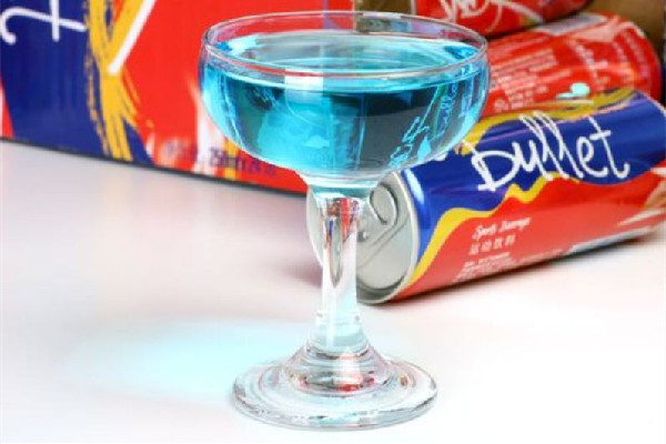 運(yùn)動飲料是運(yùn)動前喝還是運(yùn)動后喝 運(yùn)動飲料什么時(shí)候喝效果最好