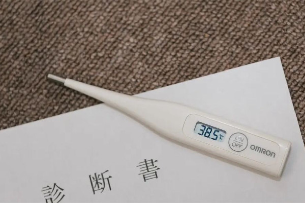 一家五口感染新冠兒子燒出陰陽臉 發(fā)燒用電子溫度計準(zhǔn)嗎