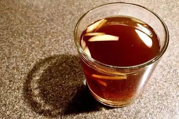 生姜紅糖水是用老姜好還是用鮮姜 生姜紅糖水怎么煮 生姜紅糖水是用老姜好還是用鮮姜 生姜紅糖水怎么煮