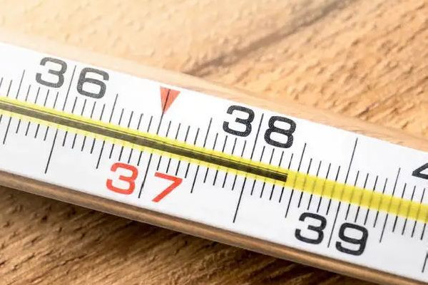 一家五口感染新冠兒子燒出陰陽臉 發(fā)燒用電子溫度計準(zhǔn)嗎