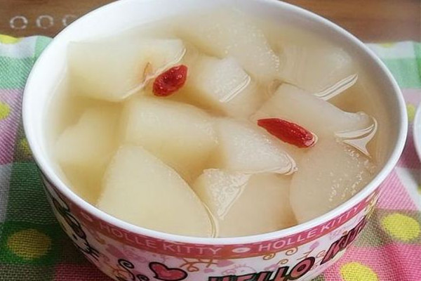 梨子煮水喝還是直接吃好 梨子煮水的做法 梨子煮水喝還是直接吃好 梨子煮水的做法