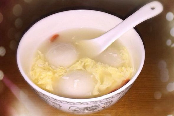 米酒湯圓是先煮米酒還是先煮湯圓 米酒湯圓怎么做好吃 米酒湯圓是先煮米酒還是先煮湯圓 米酒湯圓怎么做好吃