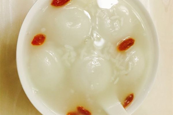 米酒湯圓可以和藥一起吃嗎 米酒湯圓和感冒藥能同時(shí)吃嗎 米酒湯圓可以和藥一起吃嗎 米酒湯圓和感冒藥能同時(shí)吃嗎