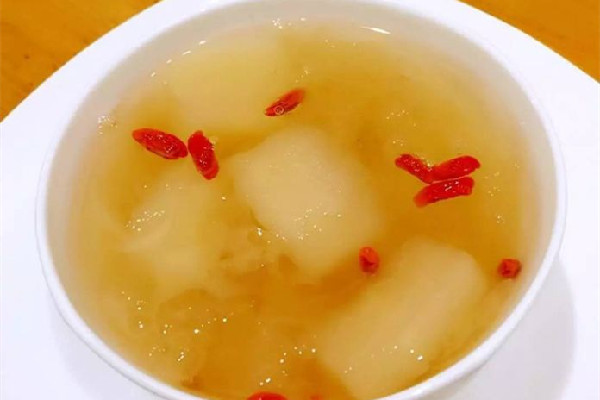 冰糖燉雪梨可以隔夜喝嗎 冰糖燉雪梨是喝湯還是吃梨效果好 冰糖燉雪梨可以隔夜喝嗎 冰糖燉雪梨是喝湯還是吃梨效果好