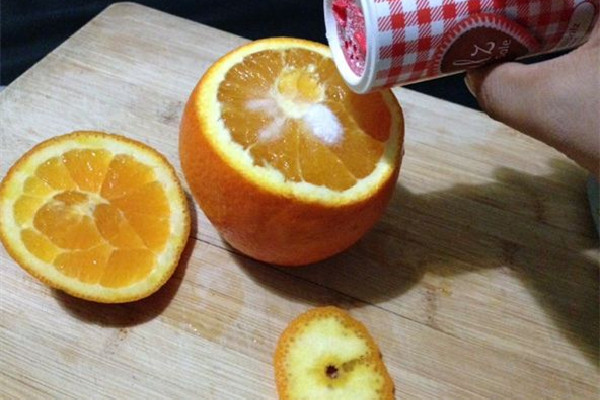 鹽蒸橙子是熱吃還是涼吃 鹽蒸橙子怎么這么苦 鹽蒸橙子是熱吃還是涼吃 鹽蒸橙子怎么這么苦