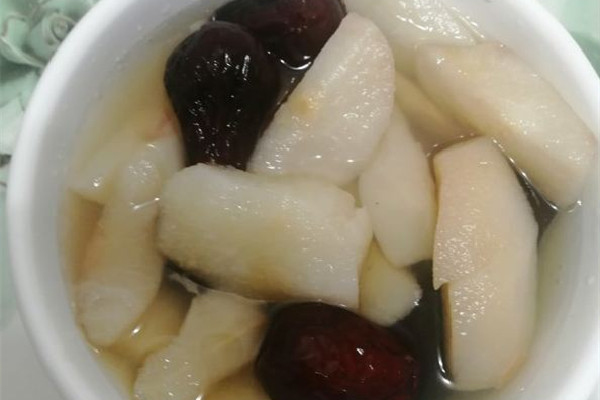 冰糖燉雪梨什么梨最好 冰糖燉雪梨可以用香梨嗎 冰糖燉雪梨什么梨最好 冰糖燉雪梨可以用香梨嗎