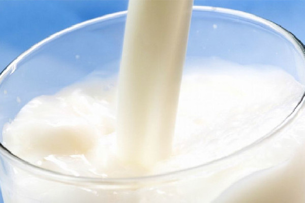 全脂牛奶適合小孩子嗎 全脂牛奶多大寶寶可以喝