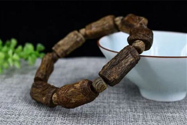 沉香手串有收藏價值嗎 沉香手串屬于什么檔次 沉香手串有收藏價值嗎 沉香手串屬于什么檔次