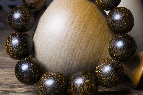 沉香手串一般多少顆珠子 沉香手串戴在哪個(gè)手上 沉香手串一般多少顆珠子 沉香手串戴在哪個(gè)手上