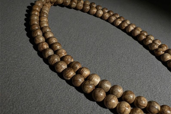 沉香手串有收藏價值嗎 沉香手串屬于什么檔次 沉香手串有收藏價值嗎 沉香手串屬于什么檔次