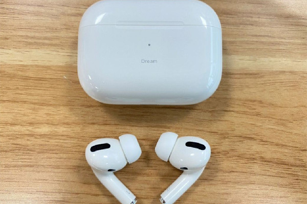 蘋果耳機(jī)盒子不要丟 蘋果耳機(jī)一代和二代有什么區(qū)別 蘋果耳機(jī)盒子不要丟 蘋果耳機(jī)一代和二代有什么區(qū)別