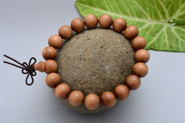 檀香手串適合什么人戴 檀香手串戴左手還是右手 檀香手串適合什么人戴 檀香手串戴左手還是右手