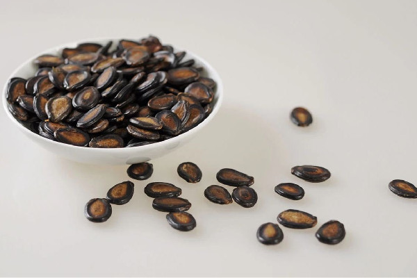 西瓜子熱量高嗎 西瓜子會(huì)發(fā)胖嗎 西瓜子熱量高嗎 西瓜子會(huì)發(fā)胖嗎