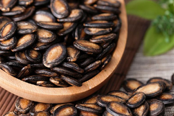 西瓜子和葵瓜子哪個(gè)熱量高 西瓜子和葵瓜子哪個(gè)更健康 西瓜子和葵瓜子哪個(gè)熱量高 西瓜子和葵瓜子哪個(gè)更健康