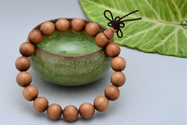 檀香手串不沉水是品質(zhì)差嗎 檀香手串怎么看品質(zhì) 檀香手串不沉水是品質(zhì)差嗎 檀香手串怎么看品質(zhì)