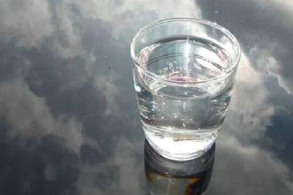 淡鹽水要什么時(shí)候喝比較好 淡鹽水可以空腹喝嗎 淡鹽水要什么時(shí)候喝比較好 淡鹽水可以空腹喝嗎