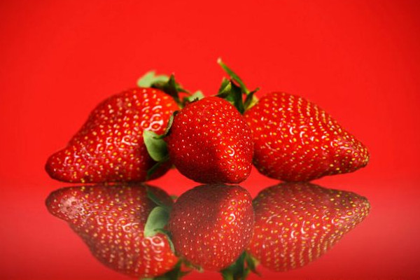 草莓什么品種最甜最好吃 草莓買(mǎi)大的好還是小的好