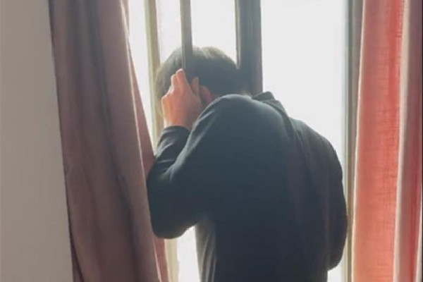 男子頭被卡扛窗框到消防隊求助 消防員可以幫助人們做什么 男子頭被卡扛窗框到消防隊求助 消防員可以幫助人們做什么