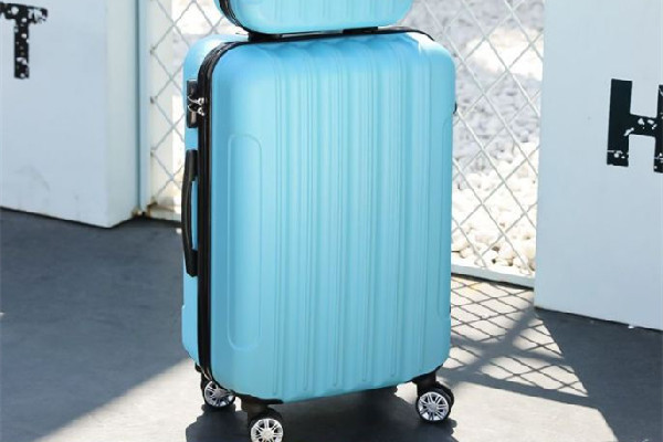 農(nóng)民工1人占6個(gè)行李架位被懟 火車(chē)行李有限制嗎