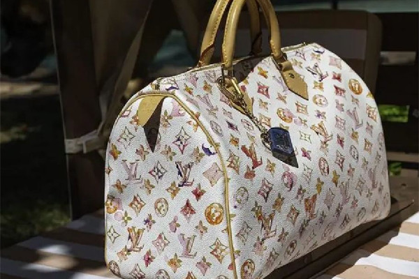 萬元LV誤標1599元被秒拍得物回應(yīng) LV是幾線奢侈品牌