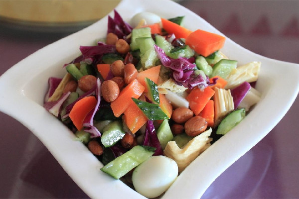 眾人戶外吃席8個(gè)涼菜被凍成“硬菜” 涼菜是哪里的特色 眾人戶外吃席8個(gè)涼菜被凍成“硬菜” 涼菜是哪里的特色