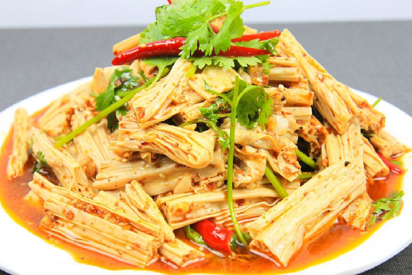 眾人戶外吃席8個(gè)涼菜被凍成“硬菜” 涼菜是哪里的特色 眾人戶外吃席8個(gè)涼菜被凍成“硬菜” 涼菜是哪里的特色