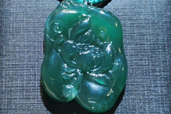 藍(lán)水翡翠屬于什么檔次 藍(lán)水翡翠是什么等級 藍(lán)水翡翠屬于什么檔次 藍(lán)水翡翠是什么等級