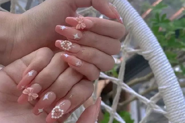 老板花160分鐘做生蠔美甲圓顧客夢 美甲做一次多長時間 老板花160分鐘做生蠔美甲圓顧客夢 美甲做一次多長時間