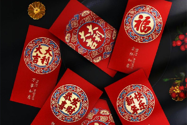 女子帶貓回家過年貓收到千元紅包 過年紅包都是什么時候給 女子帶貓回家過年貓收到千元紅包 過年紅包都是什么時候給