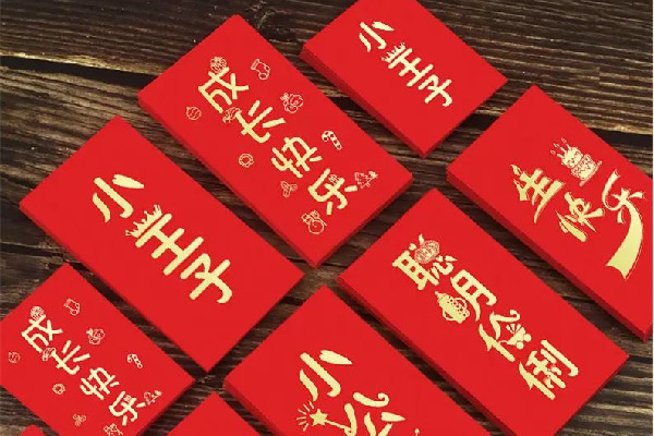 女子帶貓回家過年貓收到千元紅包 過年紅包都是什么時候給