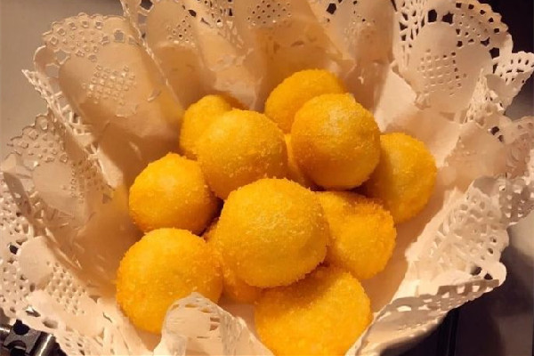 炸湯圓怎么做不會(huì)炸裂 炸湯圓要扎孔嗎 炸湯圓怎么做不會(huì)炸裂 炸湯圓要扎孔嗎