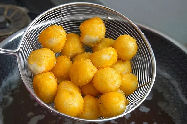 炸湯圓要炸幾分鐘 炸湯圓用熱油還是涼油 炸湯圓要炸幾分鐘 炸湯圓用熱油還是涼油