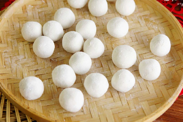 湯圓直接用水煮嗎 湯圓怎么煮不破皮 湯圓直接用水煮嗎 湯圓怎么煮不破皮