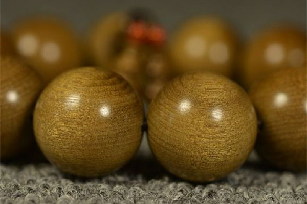 金絲楠木手串怎么盤(pán)玩 金絲楠木手串盤(pán)多久才有包漿 金絲楠木手串怎么盤(pán)玩 金絲楠木手串盤(pán)多久才有包漿