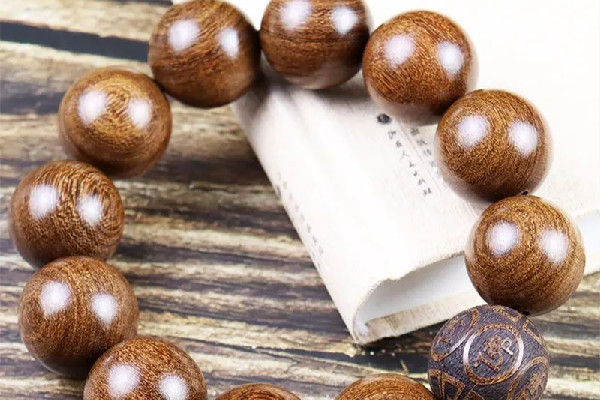 金絲楠木手串會(huì)開裂嗎 金絲楠木手串開裂了怎么辦 金絲楠木手串會(huì)開裂嗎 金絲楠木手串開裂了怎么辦