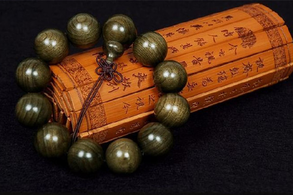 金絲楠木手串香味會(huì)一直有嗎 金絲楠木手串香味是淡淡的還是濃的 金絲楠木手串香味會(huì)一直有嗎 金絲楠木手串香味是淡淡的還是濃的