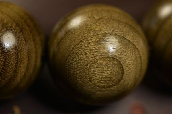 金絲楠木手串怎么盤(pán)玩 金絲楠木手串盤(pán)多久才有包漿 金絲楠木手串怎么盤(pán)玩 金絲楠木手串盤(pán)多久才有包漿