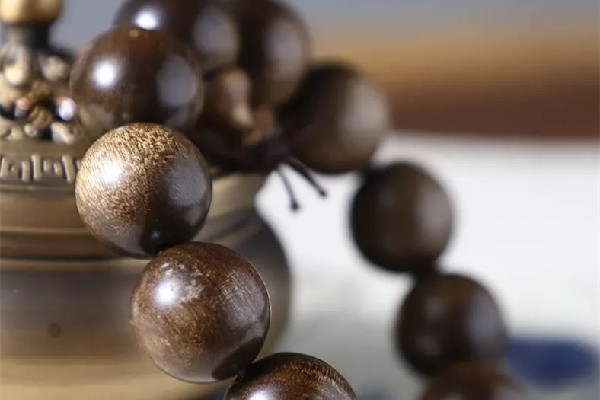 金絲楠木手串市場(chǎng)價(jià) 金絲楠木手串屬于什么檔次 金絲楠木手串市場(chǎng)價(jià) 金絲楠木手串屬于什么檔次