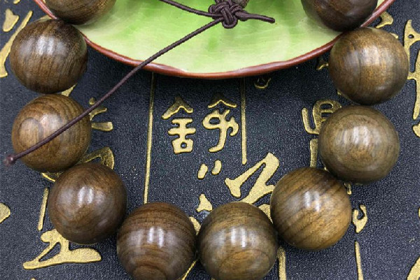 金絲楠木手串市場(chǎng)價(jià) 金絲楠木手串屬于什么檔次 金絲楠木手串市場(chǎng)價(jià) 金絲楠木手串屬于什么檔次