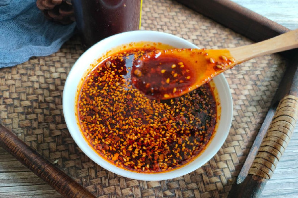辣椒油有點糊可以吃嗎 辣椒油為什么會糊 辣椒油有點糊可以吃嗎 辣椒油為什么會糊