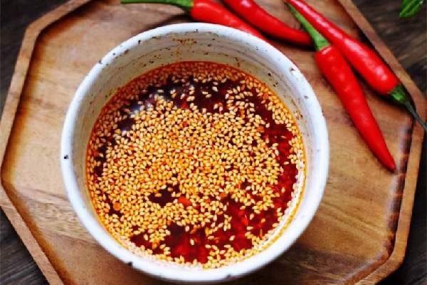 辣椒油放時(shí)間長了還能吃嗎 辣椒油放冰箱里會(huì)壞嗎