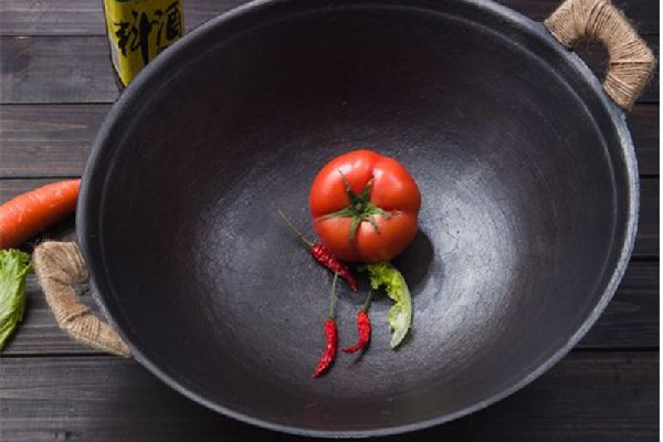 生鐵鍋有涂層和無涂層哪種好 生鐵鍋怎么選購 生鐵鍋有涂層和無涂層哪種好 生鐵鍋怎么選購