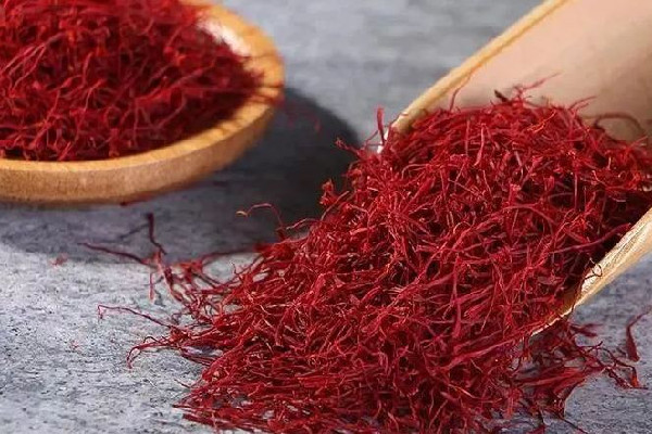 藏紅花要用多少度的水泡 藏紅花用開水泡還是溫水泡 藏紅花要用多少度的水泡 藏紅花用開水泡還是溫水泡