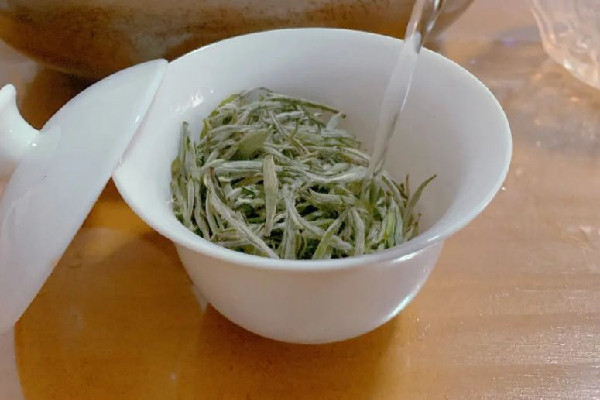 白毫銀針喝起來(lái)什么味道 白毫銀針會(huì)回甘嗎