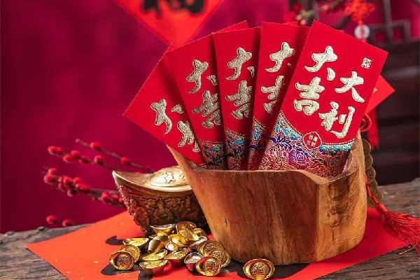 男孩用壓歲錢給媽媽買手機被罵 壓歲錢的意義和作用 男孩用壓歲錢給媽媽買手機被罵 壓歲錢的意義和作用