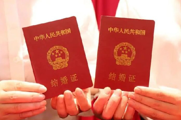 女子截下表白失敗帥哥的花如今領證 領證要準備什么材料 女子截下表白失敗帥哥的花如今領證 領證要準備什么材料