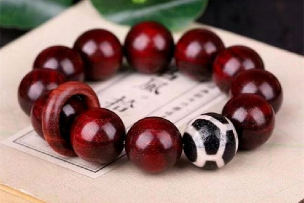 小葉紫檀手串有金星的好還是沒(méi)金星的好 小葉紫檀手串有品質(zhì)等級(jí)嗎