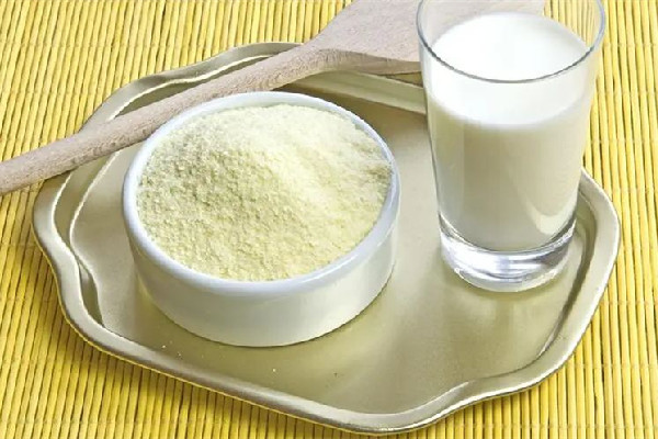 奶粉好還是純牛奶營(yíng)養(yǎng)好 奶粉和牛奶哪個(gè)補(bǔ)鈣效果好 奶粉好還是純牛奶營(yíng)養(yǎng)好 奶粉和牛奶哪個(gè)補(bǔ)鈣效果好