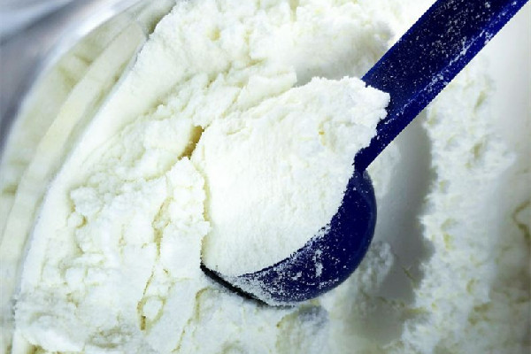 奶粉要經(jīng)常換還是不換好 奶粉換來換去對寶寶好嗎 奶粉要經(jīng)常換還是不換好 奶粉換來換去對寶寶好嗎