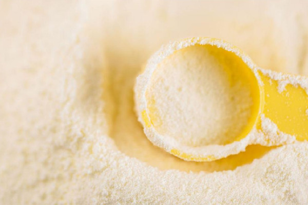 奶粉要用礦泉水還是什么水 奶粉要搖多久能搖勻 奶粉要用礦泉水還是什么水 奶粉要搖多久能搖勻